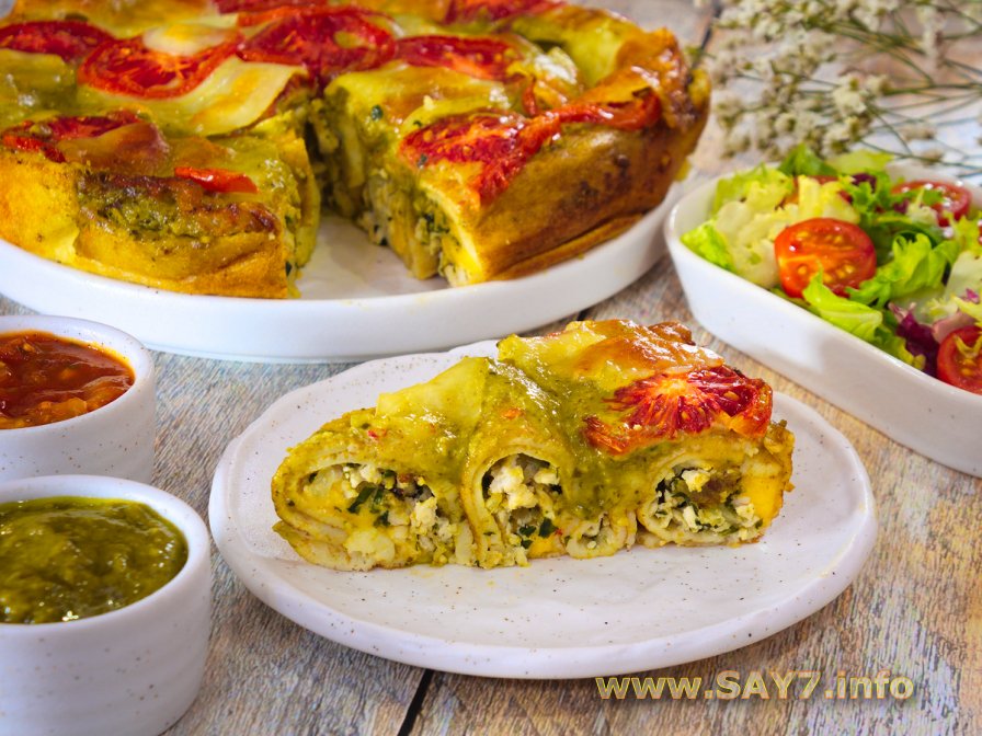 Блины, запеченные с фаршем, томатами и моцареллой